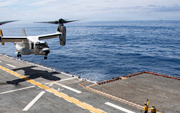 USS Essex Conducts Flight Operations