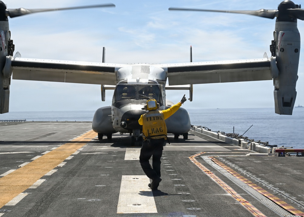 USS Essex Conducts Flight Operations