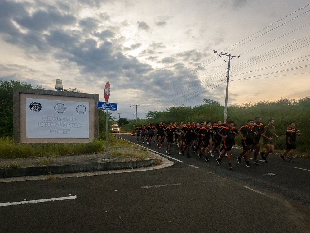 22nd MEU (SOC) | Run Swim Run with Ecuadorian Marine