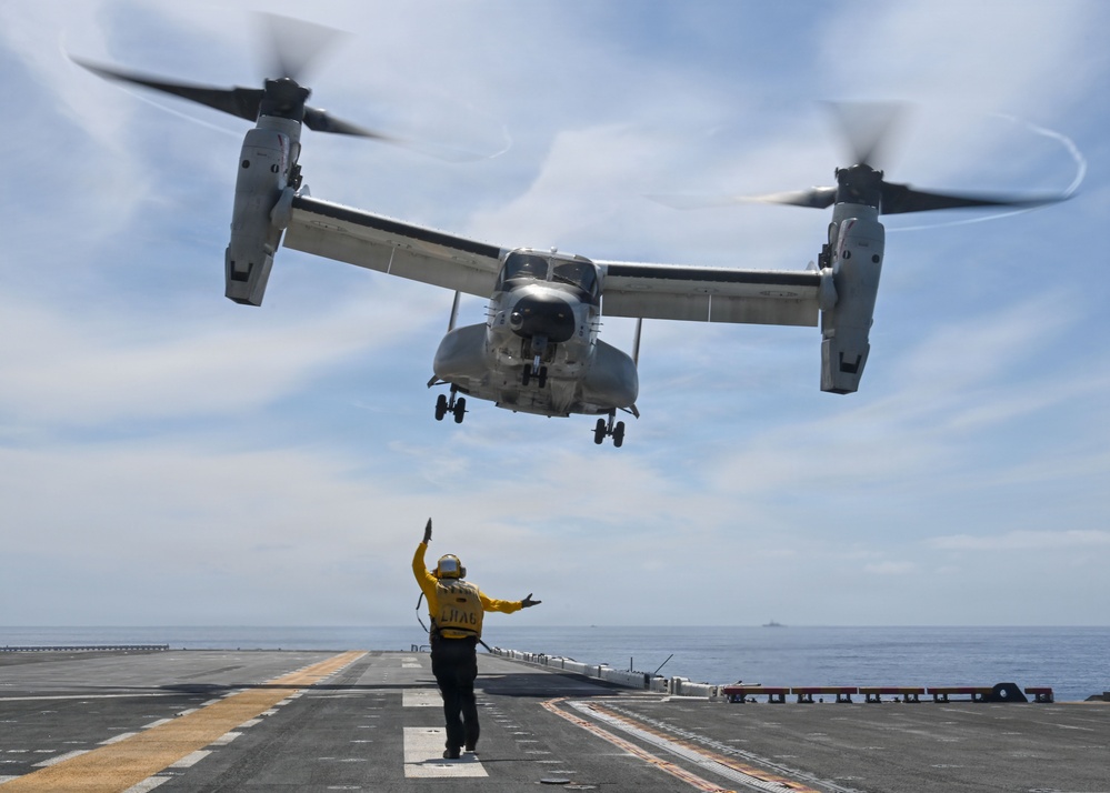 USS Essex Conducts Flight Operations