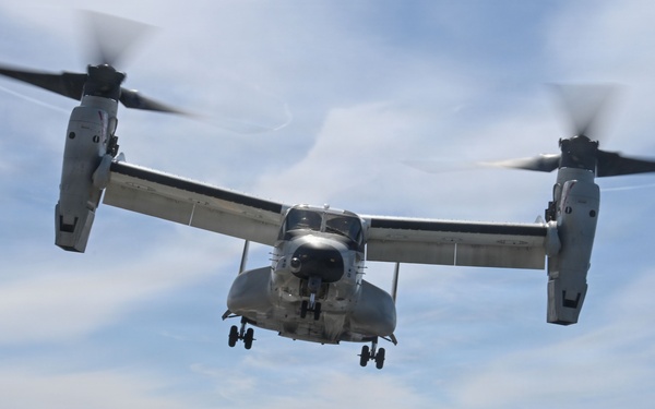 USS Essex Conducts Flight Operations