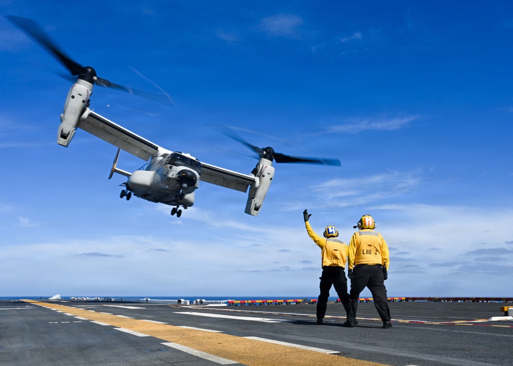 USS Essex Conducts Flight Operations