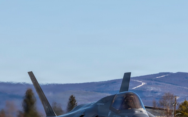 U.S. Marines with VMFA-542 conduct flight operations during exercise Red Flag-Alaska