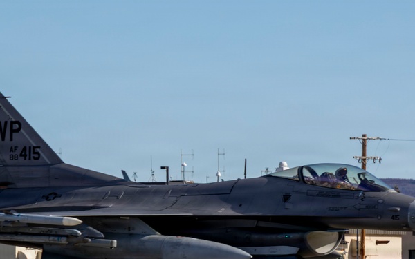U.S. Marines with VMFA-542 prepare F-35B Lightning II for familiarization flight