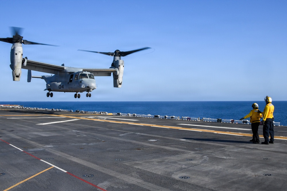 USS Essex Conducts Flight Operations