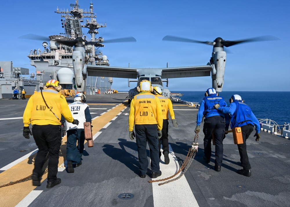 USS Essex Conducts Flight Operations