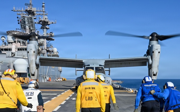 USS Essex Conducts Flight Operations