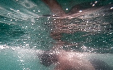 22nd MEU (SOC) | Run Swim Run with Ecuadorian Marines