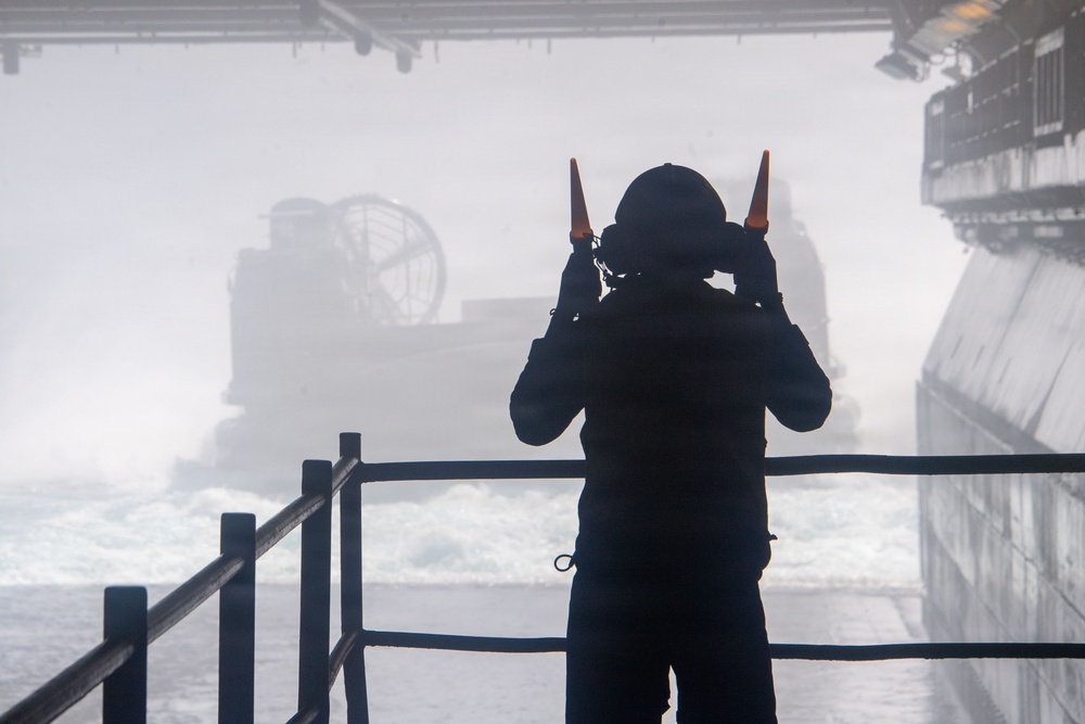 USS Essex Conducts Well Deck Operations