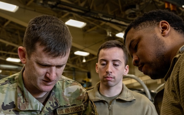 Strengthening the force: Chaplains connect with maintainers