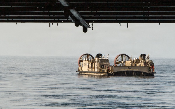 USS Essex Conducts an LCAC Emergency Recovery Evolution