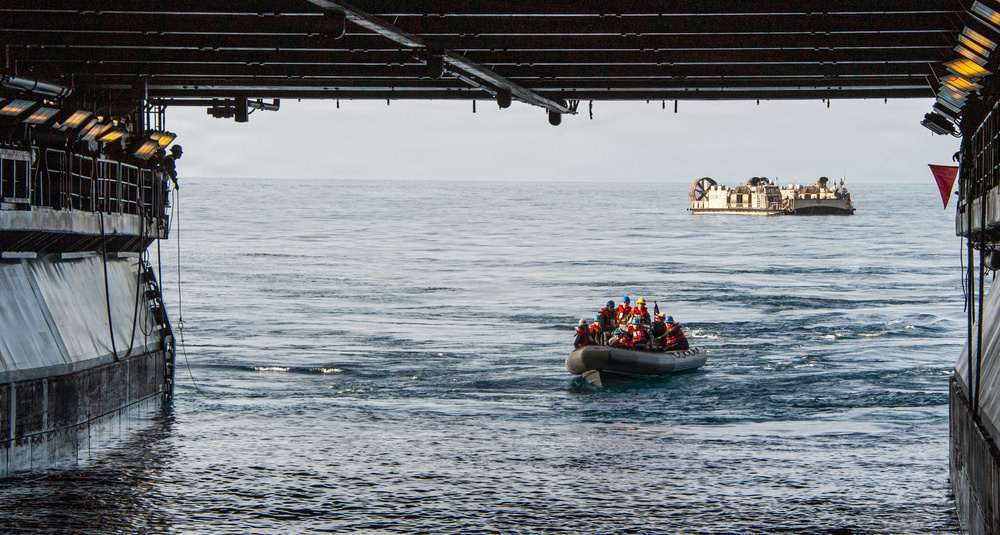 USS Essex Conducts an LCAC Emergency Recovery Evolution