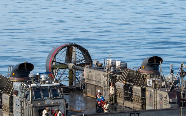 USS Essex Conducts an LCAC Emergency Recovery Evolution