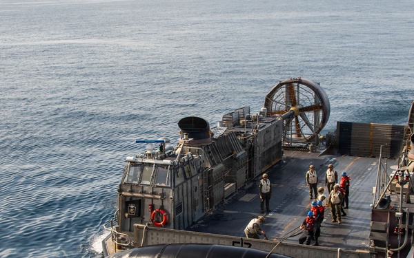 USS Essex Conducts an LCAC Emergency Recovery Evolution