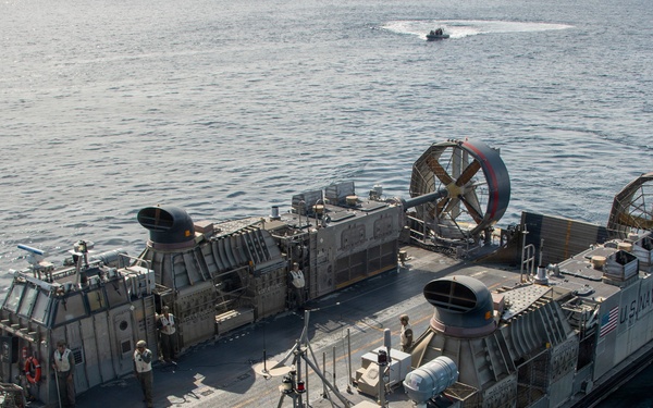 USS Essex Conducts an LCAC Emergency Recovery Evolution