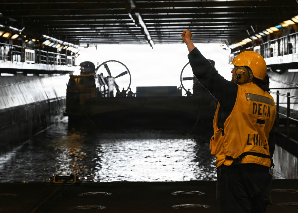 USS Essex Conducts an LCAC Emergency Recovery Evolution