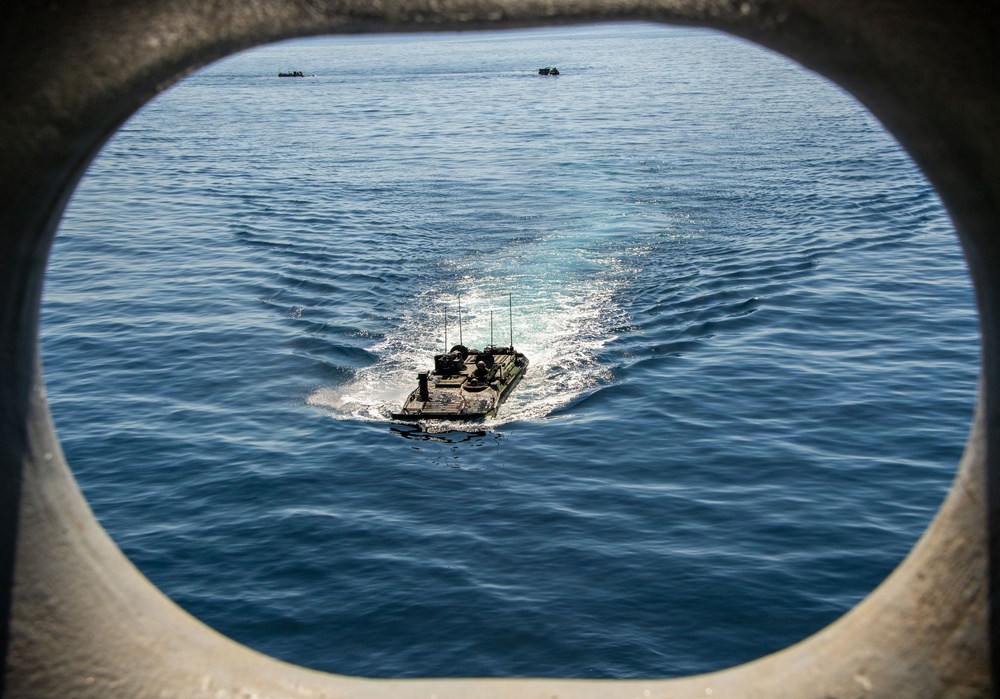 USS Essex Conducts ACV Operations