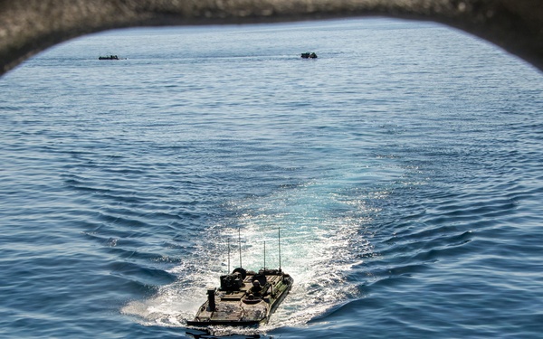 USS Essex Conducts ACV Operations