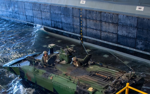 USS Essex Conducts ACV Operations