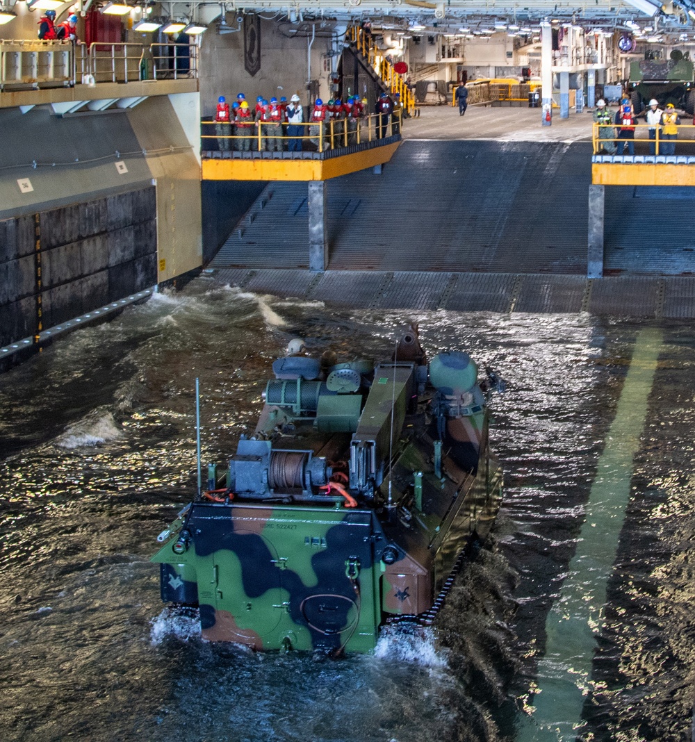 USS Essex Conducts ACV Operations