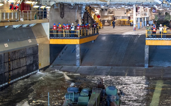 USS Essex Conducts ACV Operations