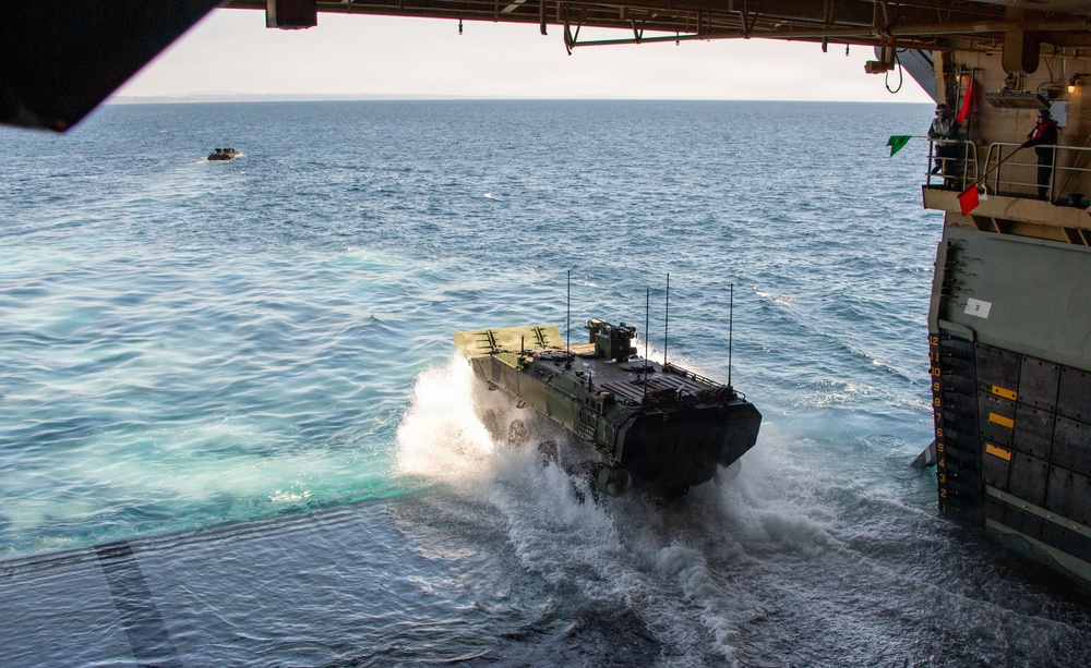 USS Essex Conducts ACV Operations