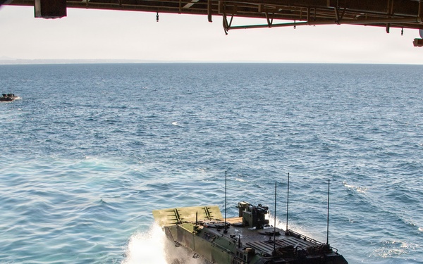 USS Essex Conducts ACV Operations