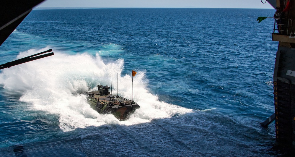 USS Essex Conducts ACV Operations