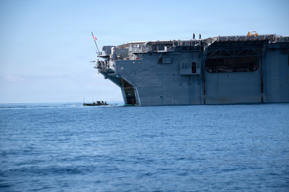 USS Essex Conducts ACV Operations