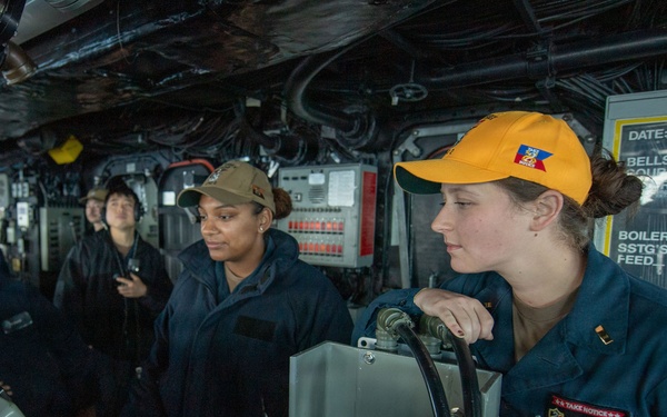 USS Essex Conducts a Fueling at Sea