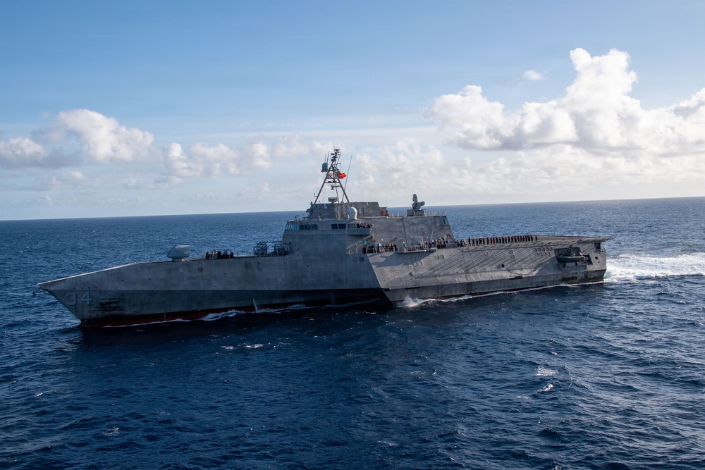 USS Essex Conducts a Fueling at Sea