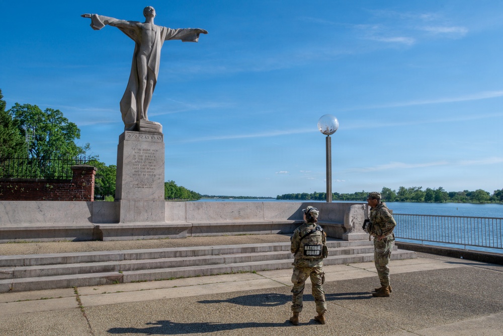 Georgia chaplain visits JTF - DC at waterfront