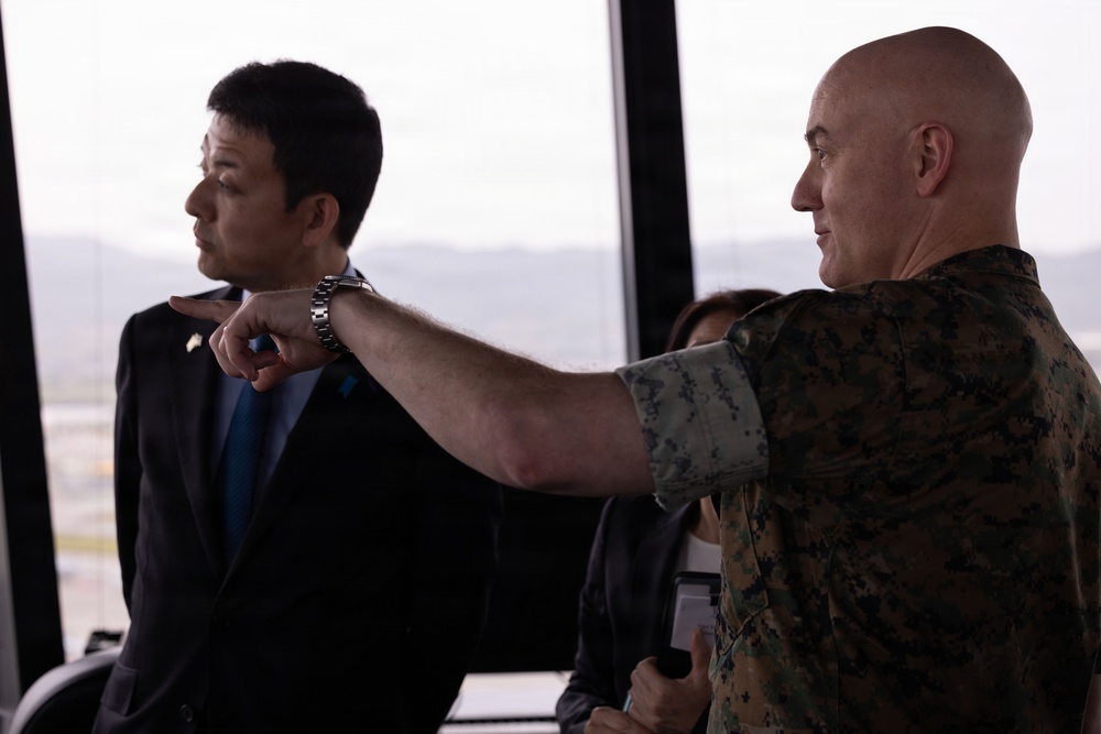 Shinji Yoshida Visits MCAS Iwakuni