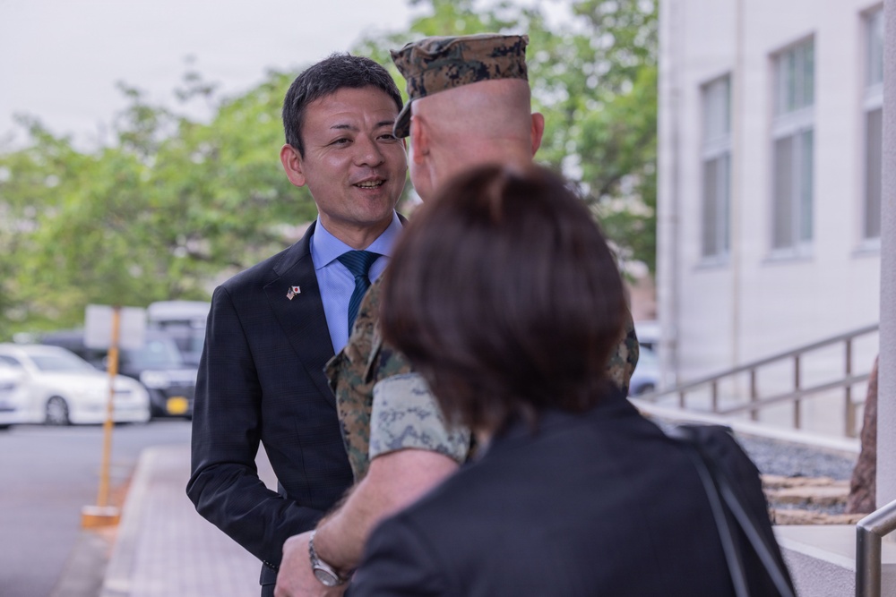 Shinji Yoshida Visits MCAS Iwakuni