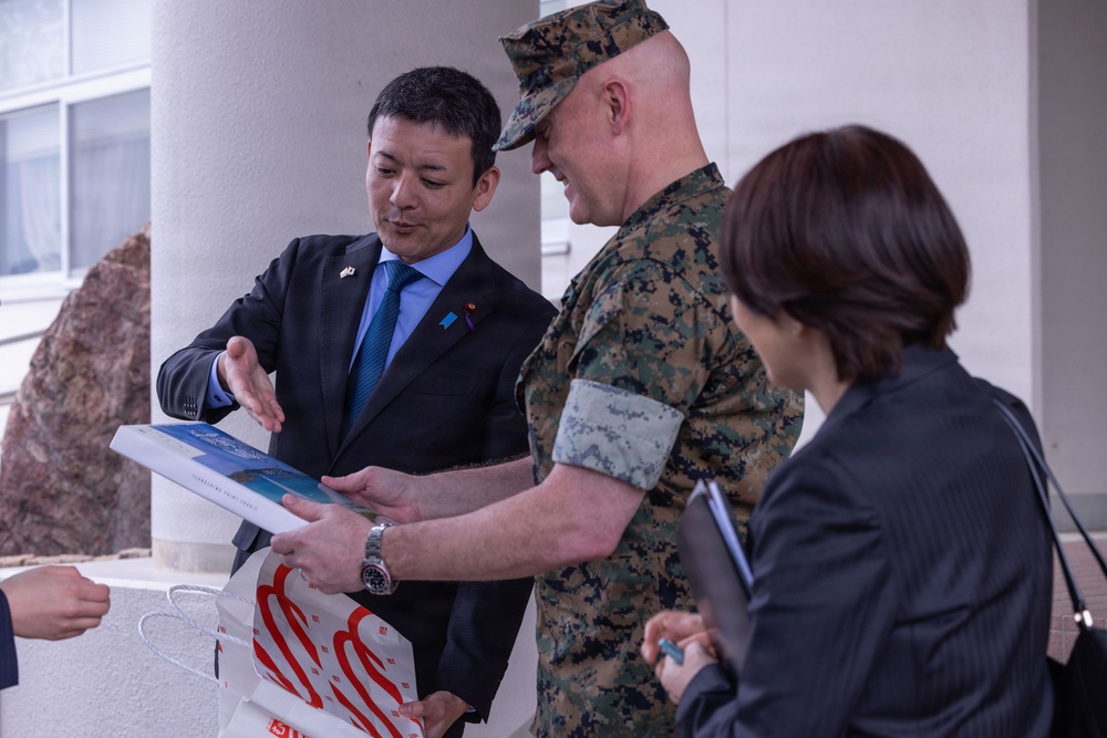 Shinji Yoshida Visits MCAS Iwakuni