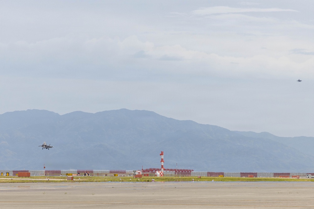 VMFA 122 lands at MCAS Iwakuni