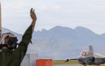 VMFA 122 lands at MCAS Iwakuni