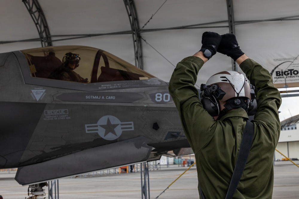 VMFA 122 lands at MCAS Iwakuni