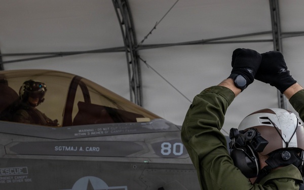 VMFA 122 lands at MCAS Iwakuni