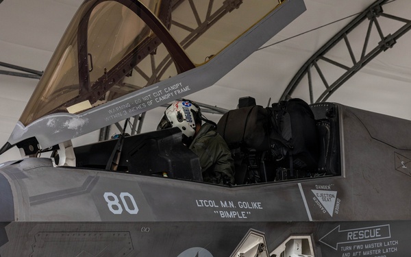 VMFA 122 lands at MCAS Iwakuni