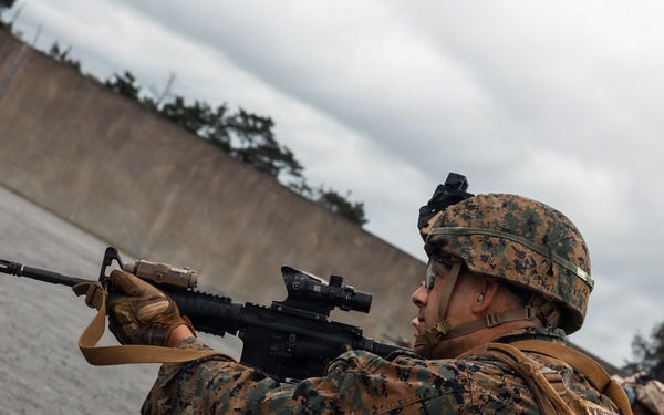 MWSS-172 Marines train on rifle range