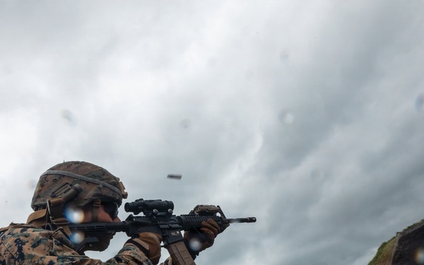 MWSS-172 Marines train on rifle range