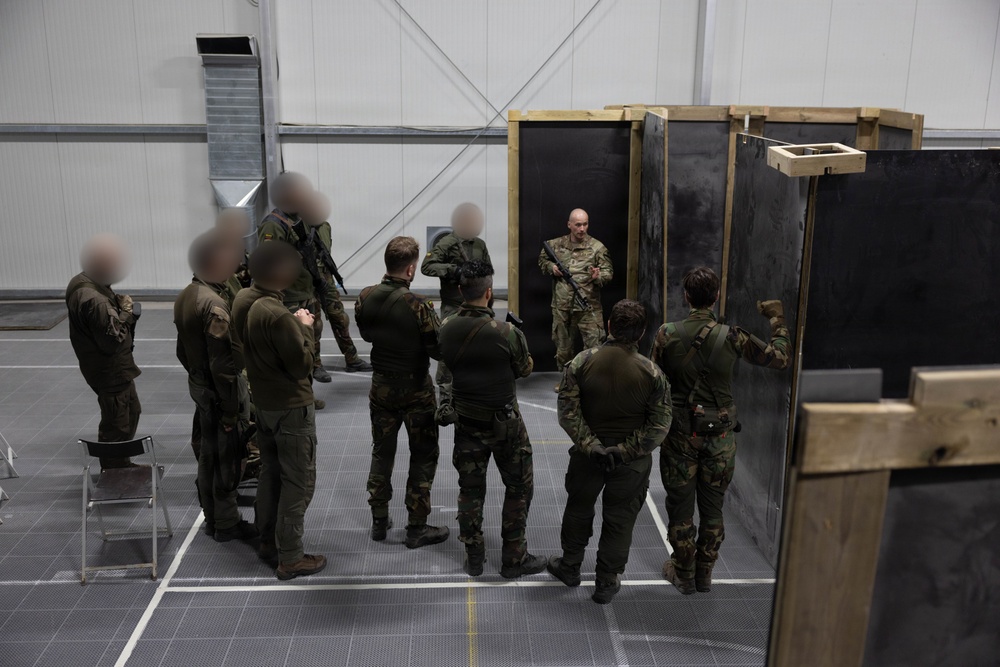 1st Battalion, 12th Cavalry Regiment, gives instruction during a Validation Exercise