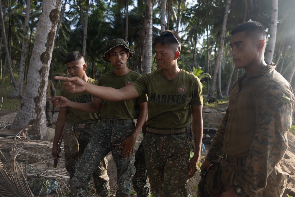 Balikatan 2026: U.S. Marine Rotational Force – Darwin positions in Aporawan