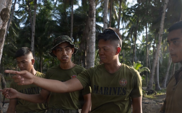 Balikatan 2026: U.S. Marine Rotational Force – Darwin positions in Aporawan