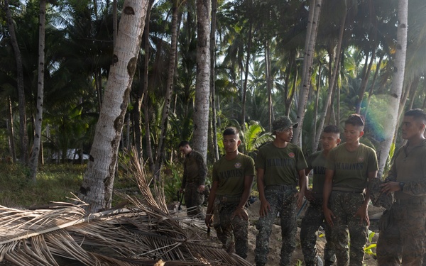 Balikatan 2026: U.S. Marine Rotational Force – Darwin positions in Aporawan