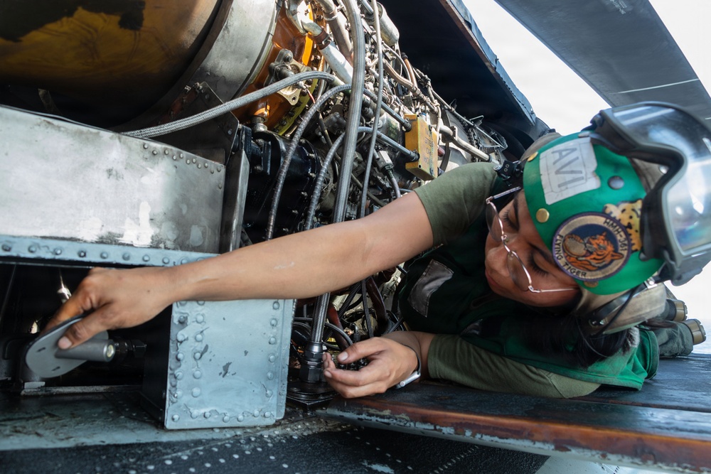 USS Portland Marines Conduct Routine Operations