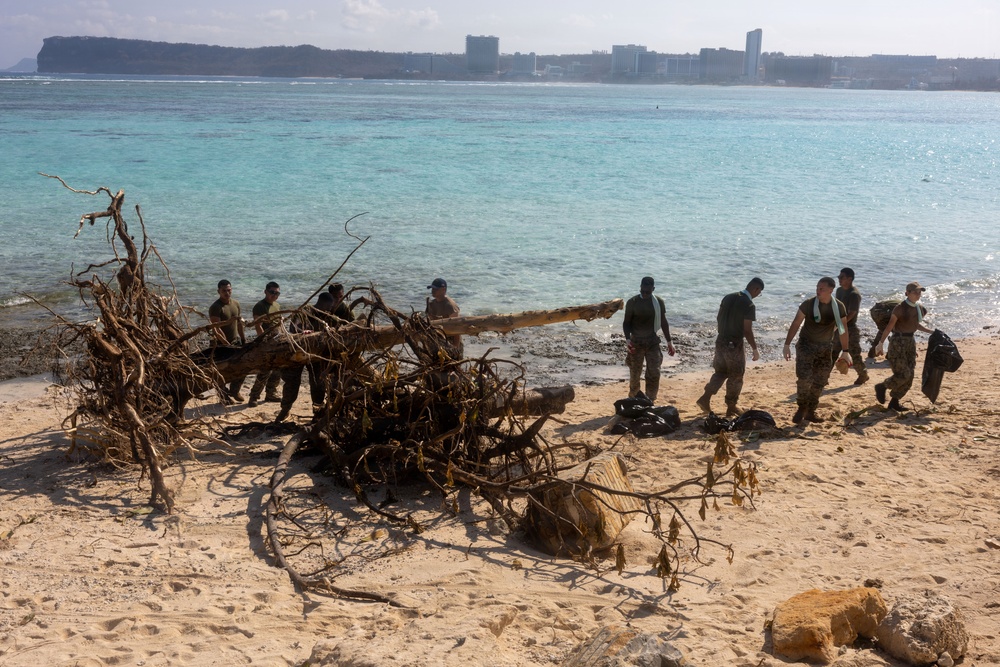 Boxer ARG Sailors, Marines Conduct Beach Cleanup in Guam