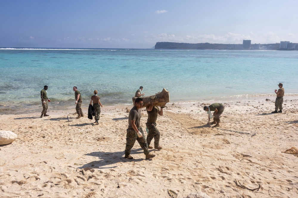 Boxer ARG Sailors, Marines Conduct Beach Cleanup in Guam