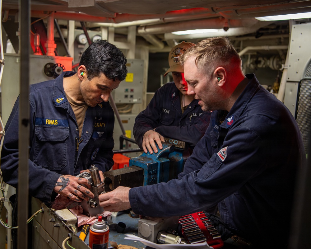 USS Gridley Sailors Perform Maintenance